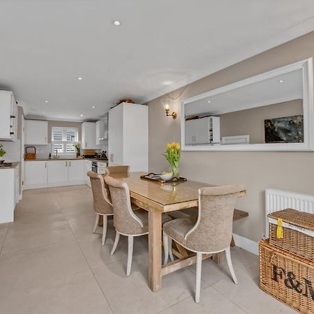 Stylish 3 Bedroom Townhouse For 5 Guests, Set In The Medieval Grid With Off Street Parking Bury St. Edmunds Exteriör bild
