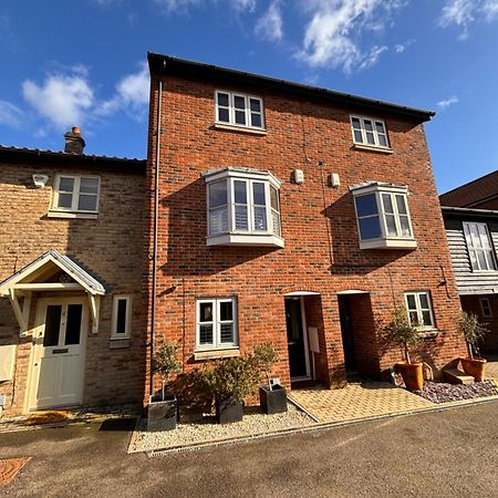 Stylish 3 Bedroom Townhouse For 5 Guests, Set In The Medieval Grid With Off Street Parking Bury St. Edmunds Exteriör bild