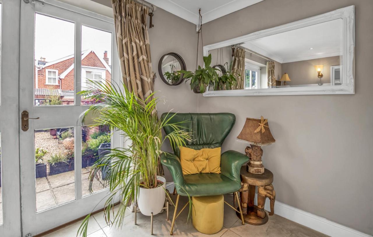 Stylish 3 Bedroom Townhouse For 5 Guests, Set In The Medieval Grid With Off Street Parking Bury St. Edmunds Exteriör bild