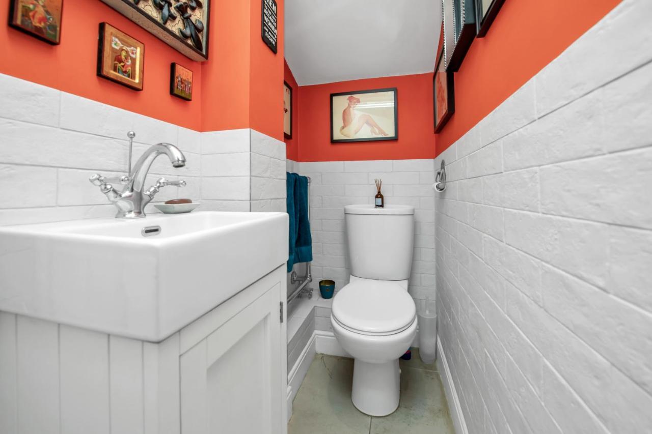 Stylish 3 Bedroom Townhouse For 5 Guests, Set In The Medieval Grid With Off Street Parking Bury St. Edmunds Exteriör bild
