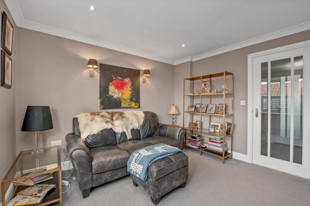 Stylish 3 Bedroom Townhouse For 5 Guests, Set In The Medieval Grid With Off Street Parking Bury St. Edmunds Exteriör bild