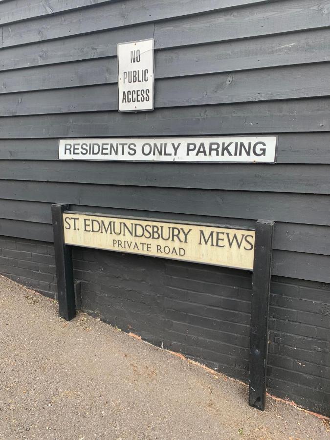 Stylish 3 Bedroom Townhouse For 5 Guests, Set In The Medieval Grid With Off Street Parking Bury St. Edmunds Exteriör bild