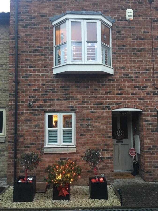 Stylish 3 Bedroom Townhouse For 5 Guests, Set In The Medieval Grid With Off Street Parking Bury St. Edmunds Exteriör bild
