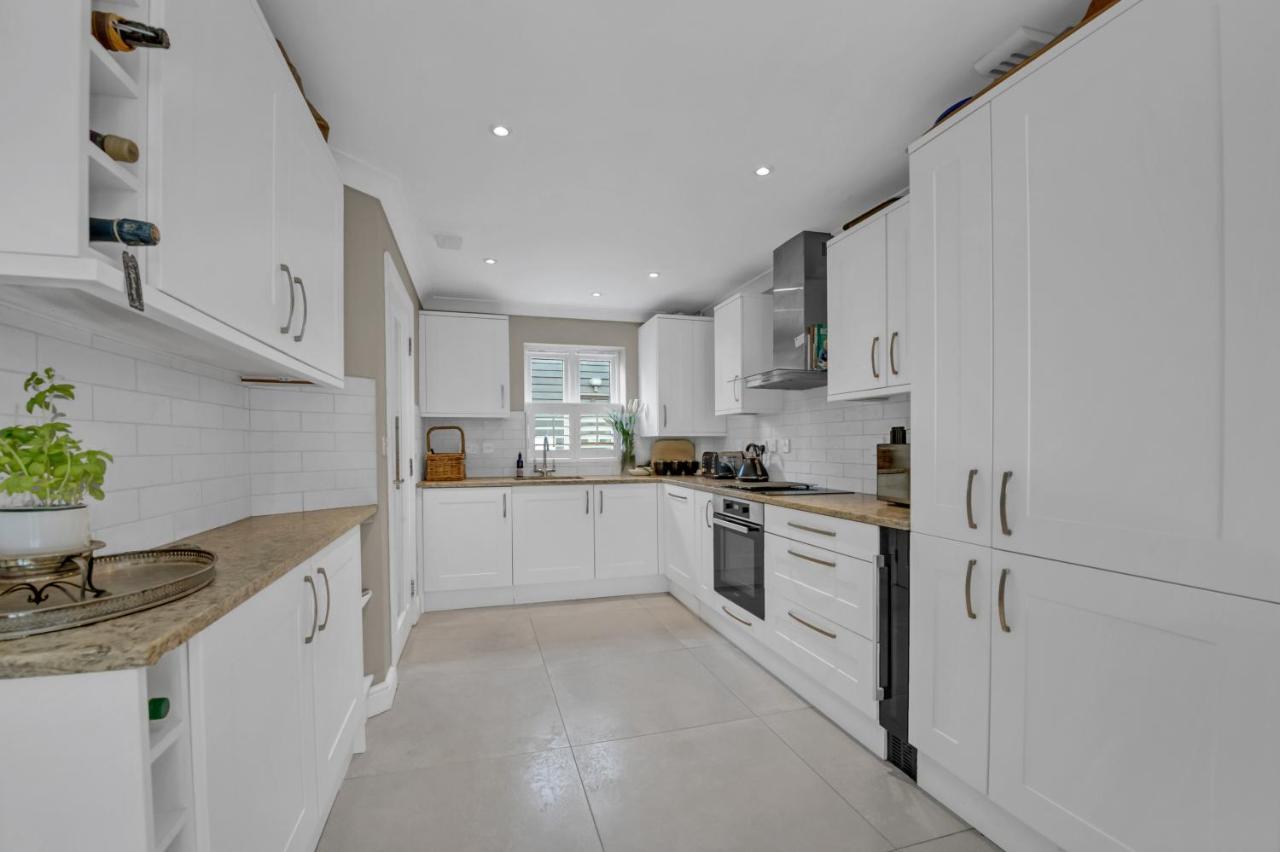Stylish 3 Bedroom Townhouse For 5 Guests, Set In The Medieval Grid With Off Street Parking Bury St. Edmunds Exteriör bild