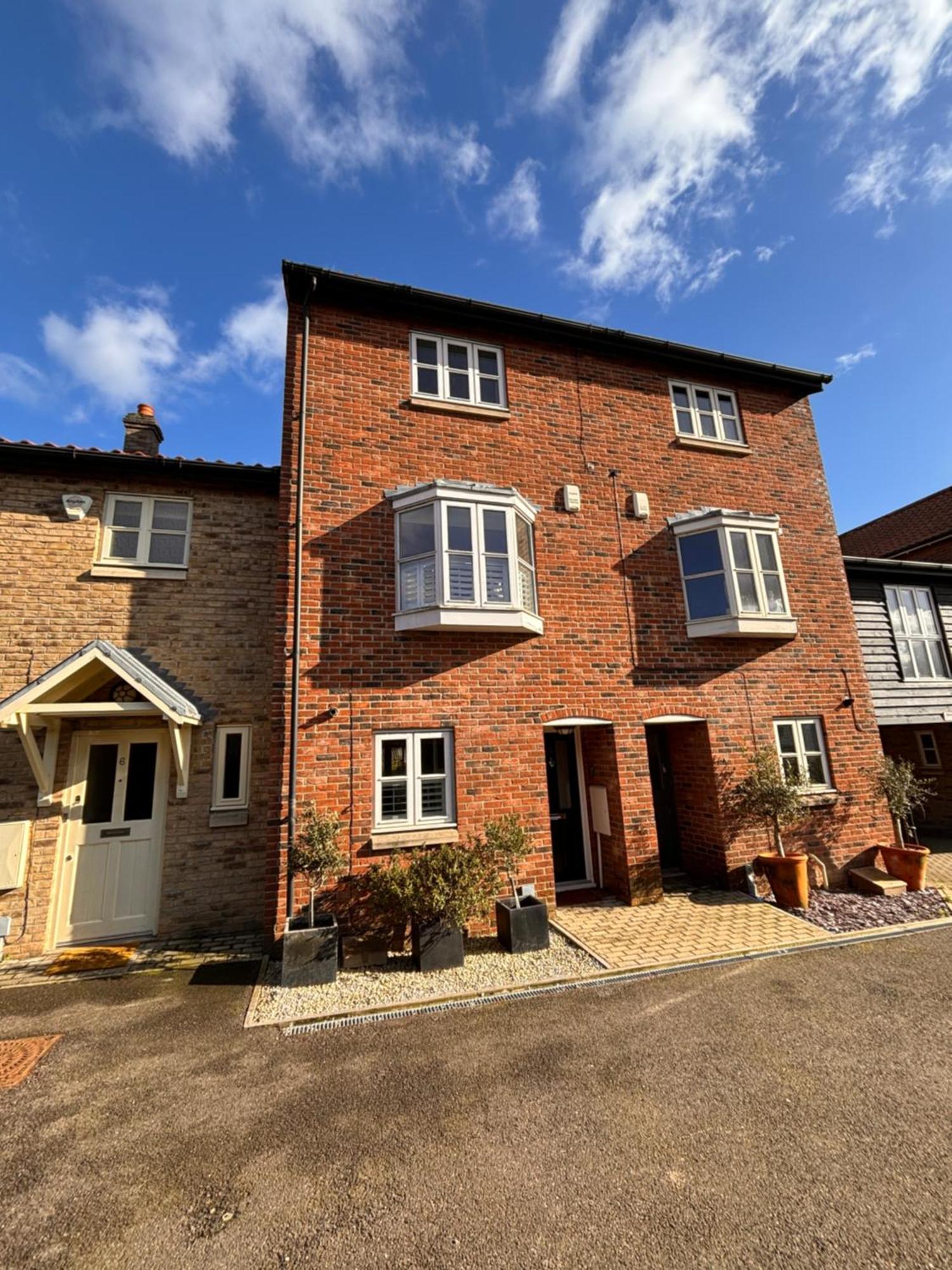 Stylish 3 Bedroom Townhouse For 5 Guests, Set In The Medieval Grid With Off Street Parking Bury St. Edmunds Exteriör bild